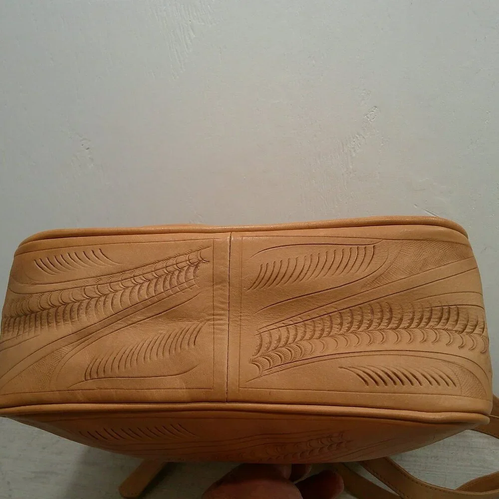 Quality Handcrafted Natural Labrado Minimalist Design Leather Tote - Picture 10 of 14